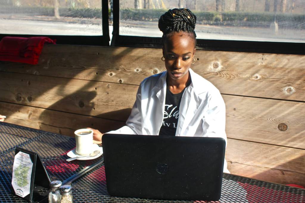 Guest Post + Collab | Blogging While Balancing A Full-Time Job & Living&nbsp;Life